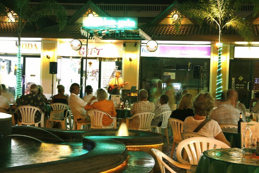 Windmill Resort Hotel Pattaya Ngoại thất bức ảnh