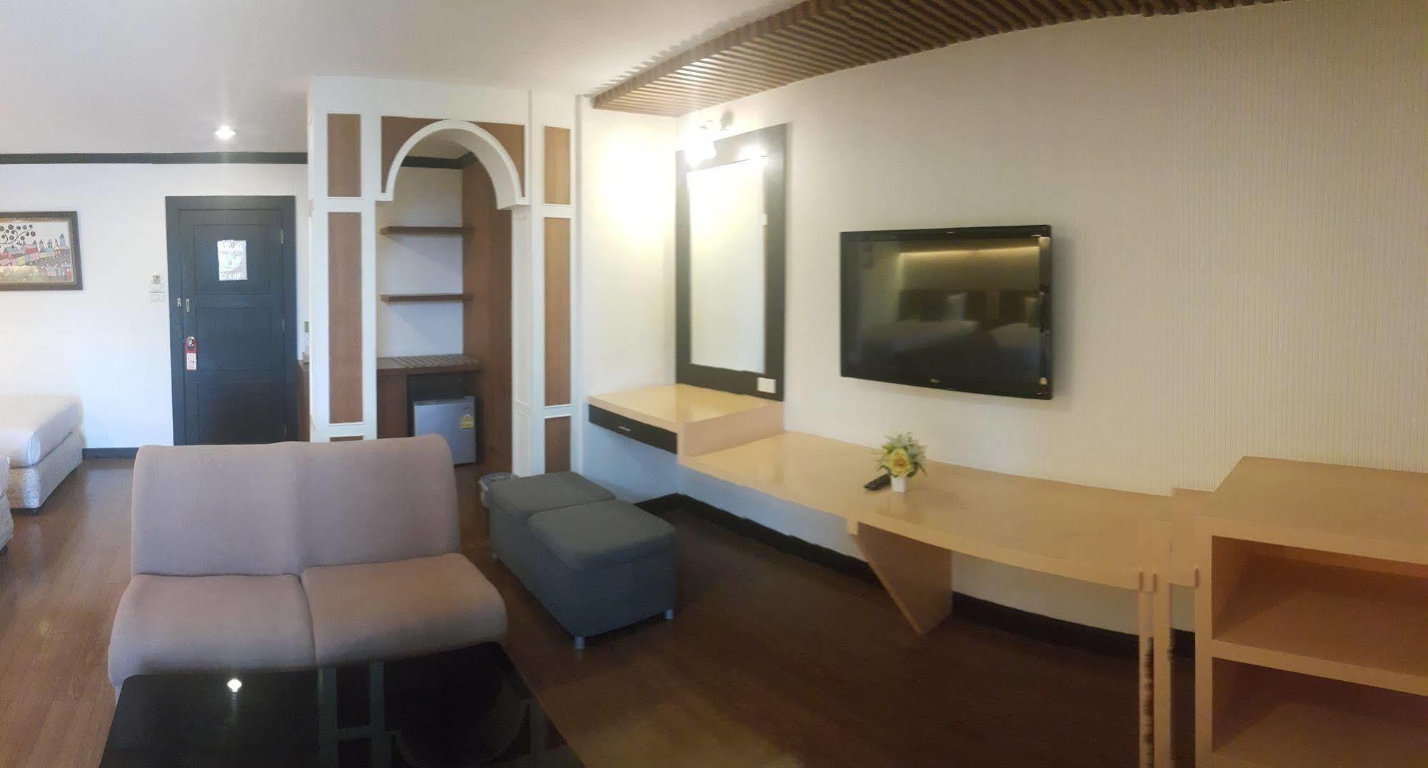 Windmill Resort Hotel Pattaya Ngoại thất bức ảnh