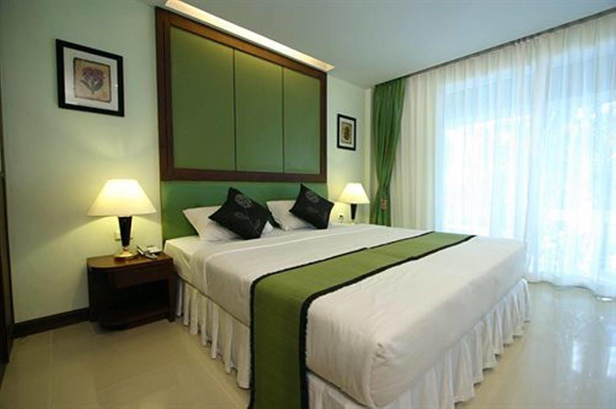 Windmill Resort Hotel Pattaya Ngoại thất bức ảnh