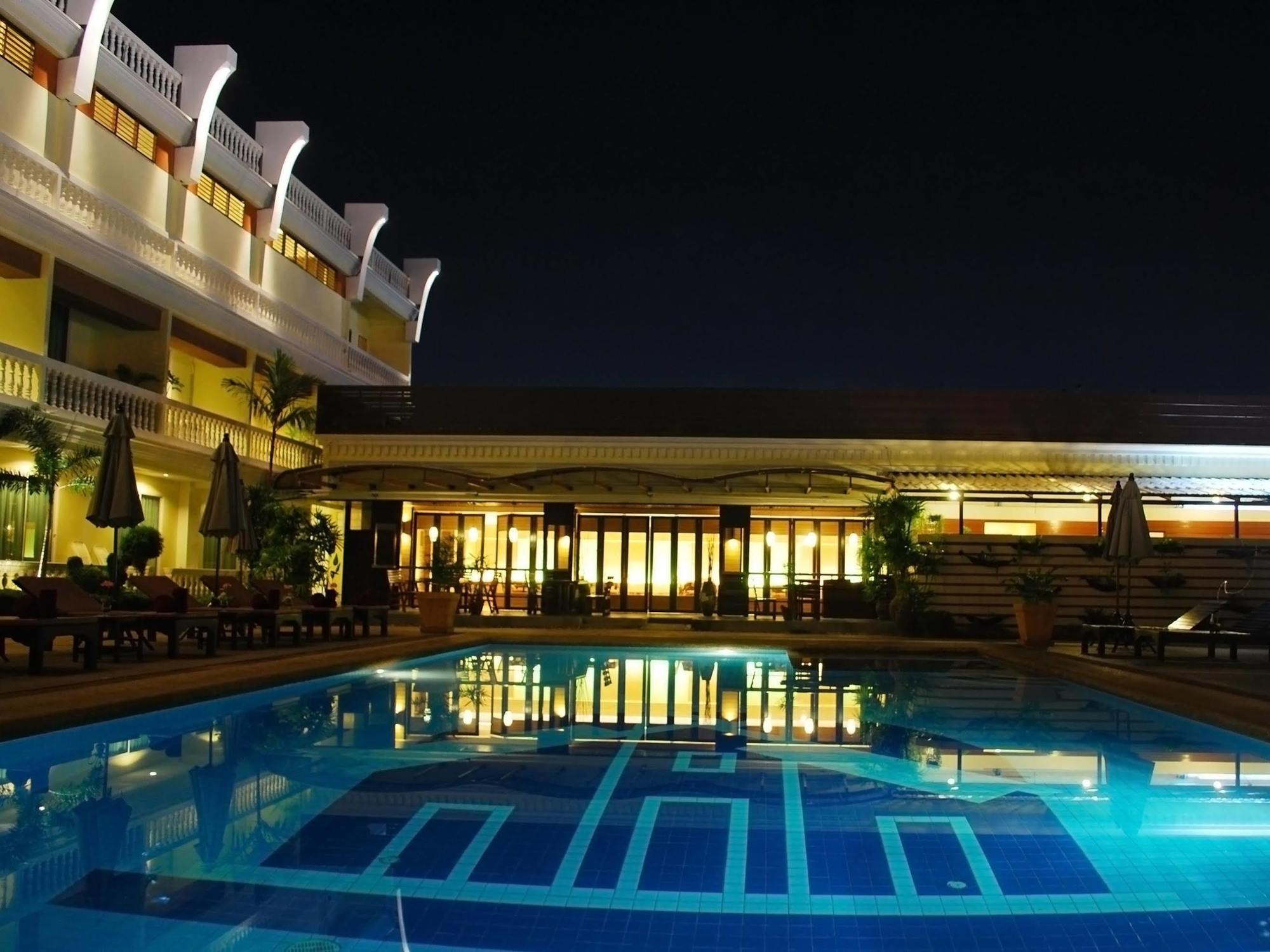 Windmill Resort Hotel Pattaya Ngoại thất bức ảnh