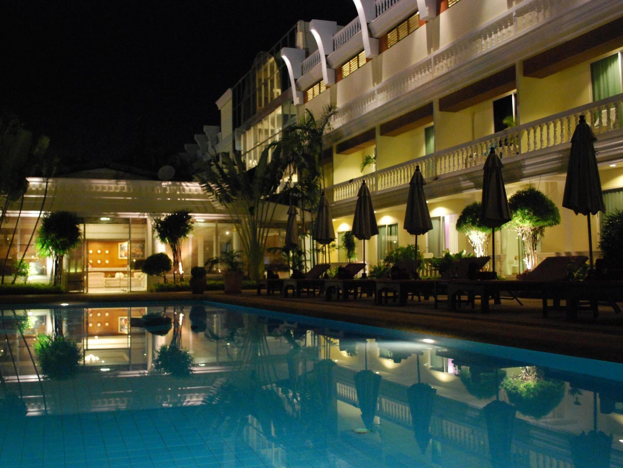 Windmill Resort Hotel Pattaya Ngoại thất bức ảnh